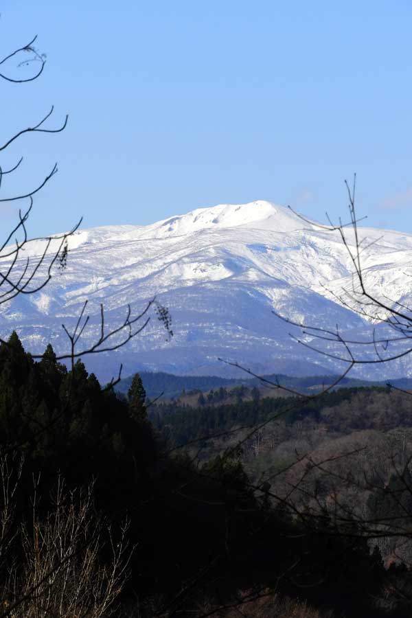 週末久々の須川岳がクリアーに見えた